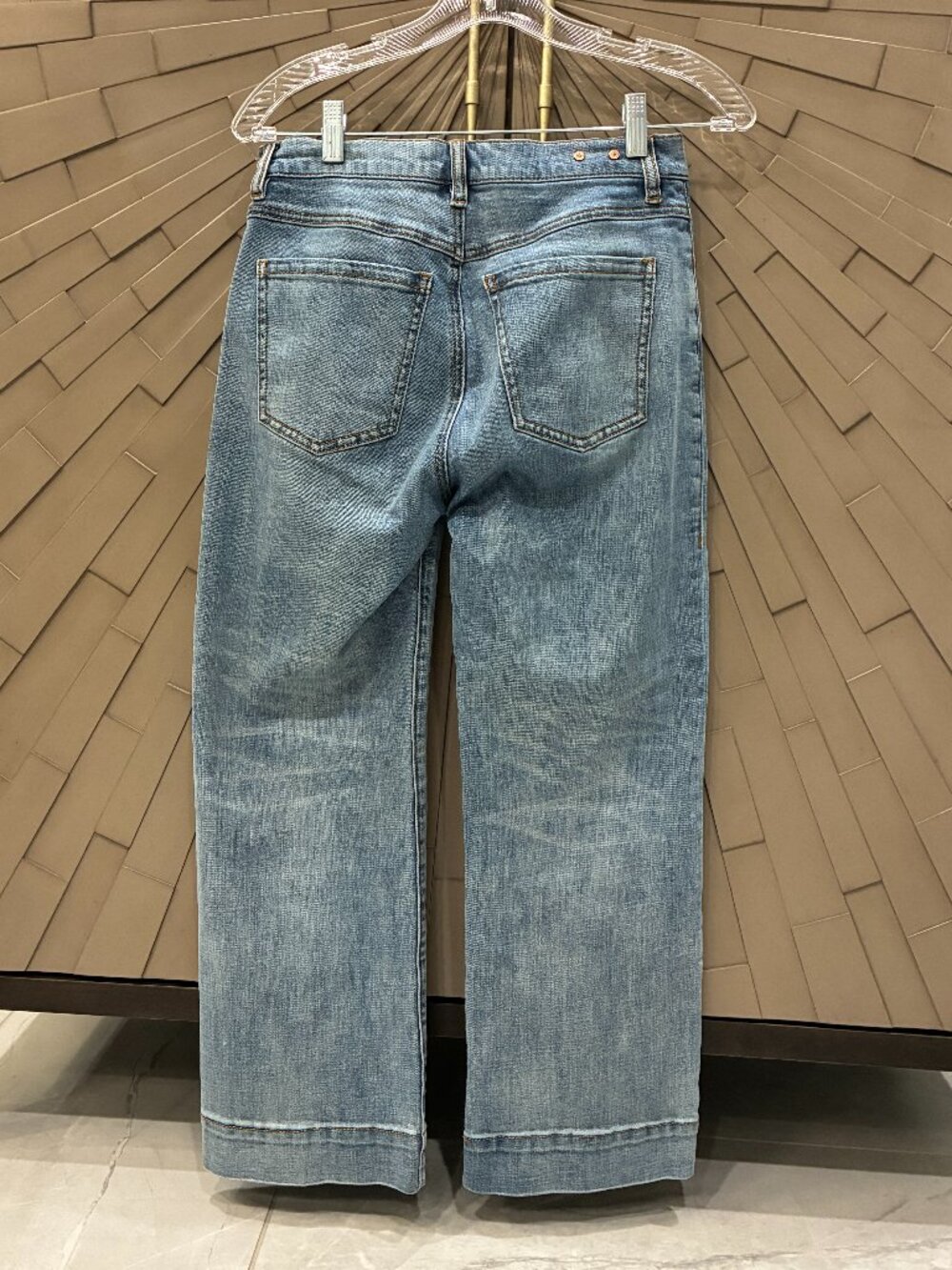Cabi Palm Beach Crop Size 2 Style #6282...Rarely worn - Picture 2 of 4